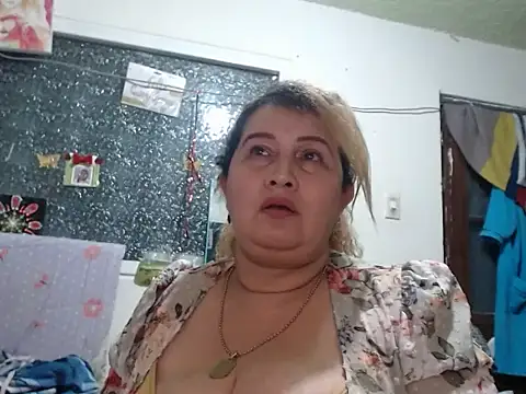 Perla1981-- Live XXX-Chat