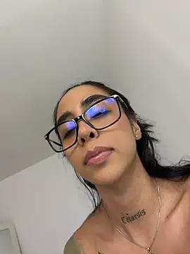 צ'אט XXX בשידור חי של sophierooy22