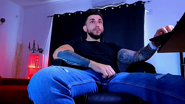 MightyAaron66 Live XXX-Chat