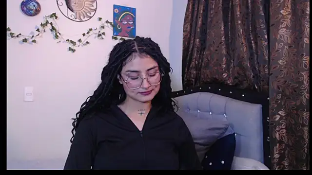 Chat +18 de Lili__Clan ao vivo