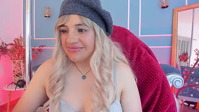 TaraTaylorr's Live XXX Chat