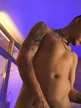 AlphaMasterXxx's Live XXX Chat