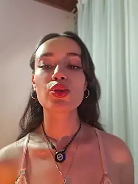 Kate_Amaretto_ Chat XXX in diretta