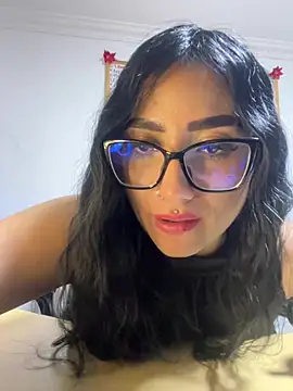 Chatroom XXX en direct de SeleneMore