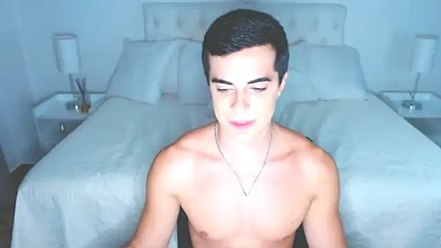 mr_hunterx Show in webcam