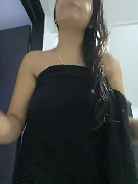 Alina-KITTY Adlı Modelin Canlı XXX Sohbeti