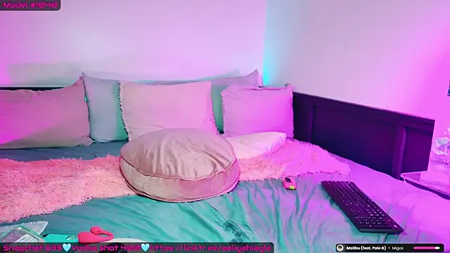 AaliyahLaylah Chat XXX in diretta