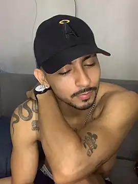 NicolasChest_xxx: απευθείας συνομιλία ΧΧΧ