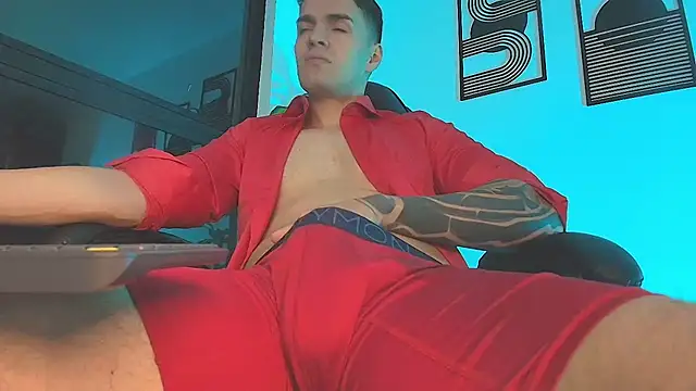 XXX chat uživo modela ALPHA_DOMINUS_