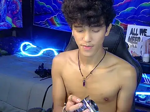 hugekenbigcock Chat XXX live