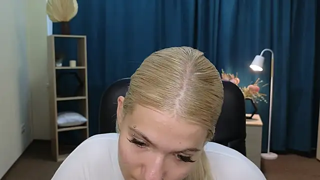 CammyYoula Adlı Modelin Canlı XXX Sohbeti