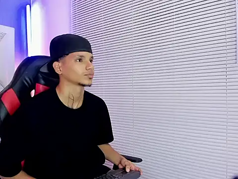 Chat XXX Live kai_storm77