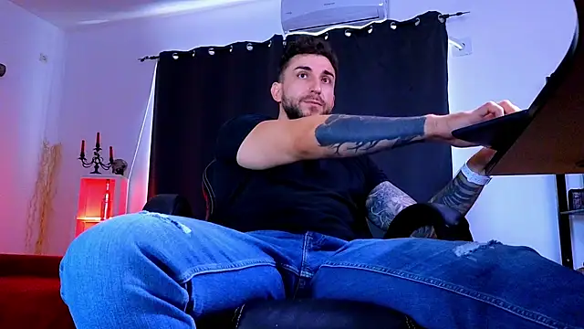 Czat XXX na żywo – MightyAaron66