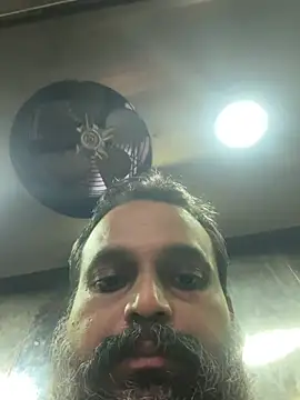 beast_bearded_dady élő XXX-chatje