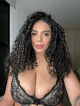 Curlyierr Adlı Modelin Canlı XXX Sohbeti