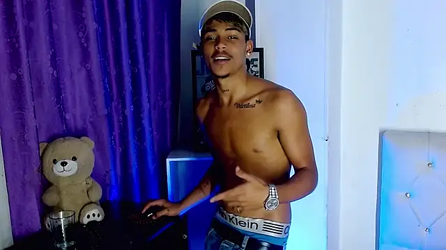 Angel_foxc13 élő XXX-chatje