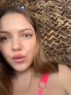 Pokazy przed kamerką – SinCityDoll