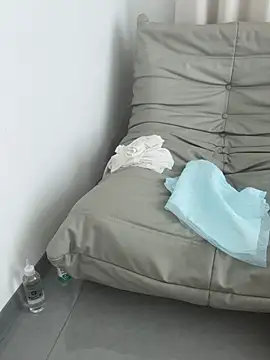 zzdd999's Live XXX Chat
