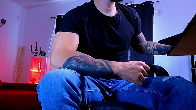 MightyAaron66 live XXX chat