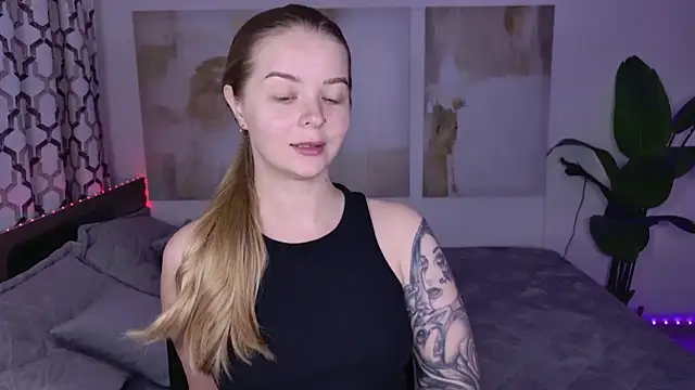 Chat +18 de SirenaDoll ao vivo