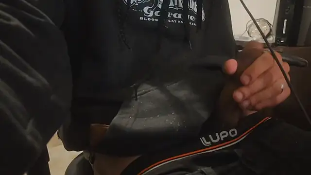 FavelaDaddyCum's Live XXX Chat