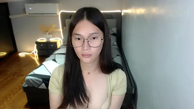 AmazingLuchie's Live XXX Chat