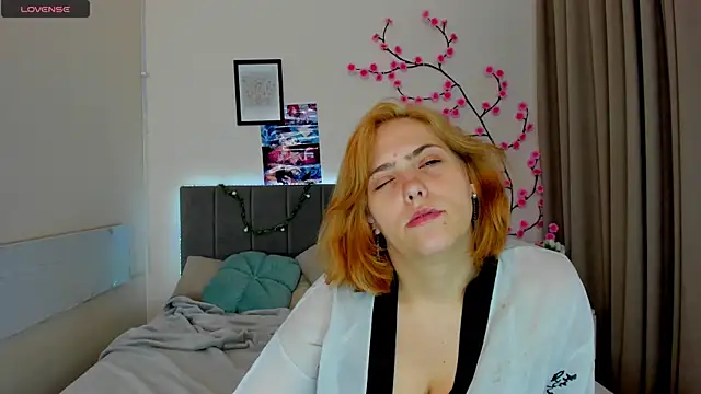 DellaRows' Live XXX Chat