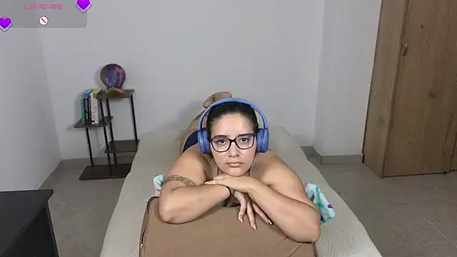 blue__moon_'s Live XXX Chat
