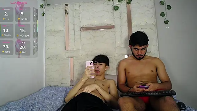 Michael_and_twinkk: вебкам-шоу