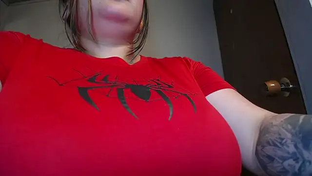 Penelope_Tits 即時 XXX 聊天