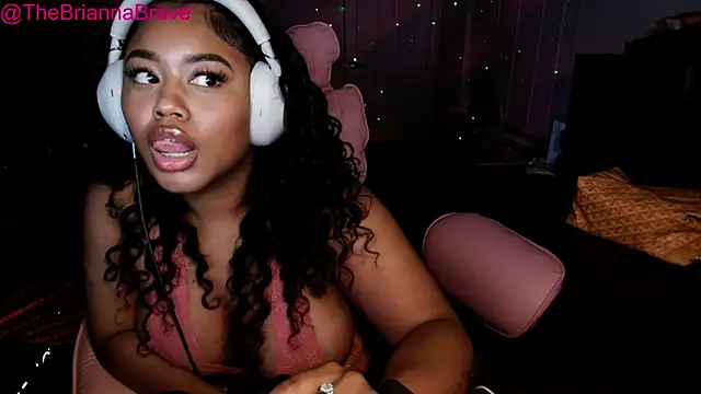 BriannaBrave's Webcam Show