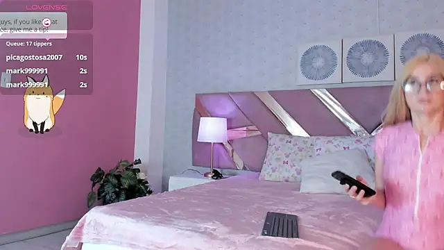 ChloeLaurentt's Live XXX Chat