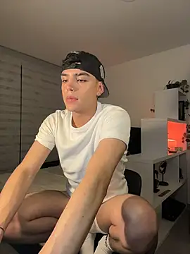 Chat +18 de aronnhidden ao vivo