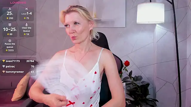 Julie_Lucas' Live XXX Chat