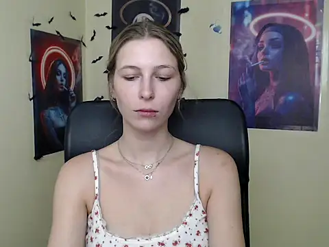 StrangerGi Live XXX-chat