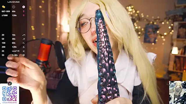 koshkasenpai's Webcam Show