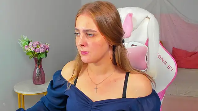 EllaBells' Live XXX Chat