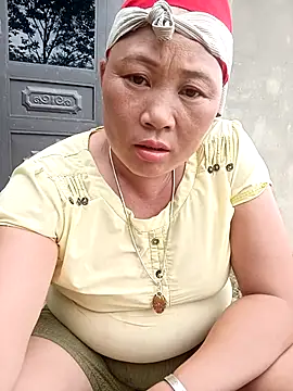 NyloveSquirt 现场XXX聊天