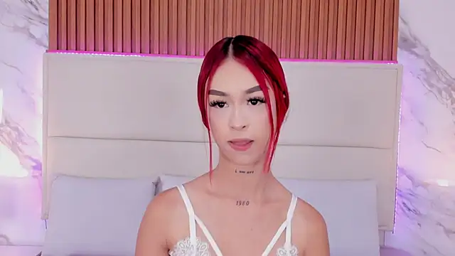 _bella_rossee_'s Live XXX Chat