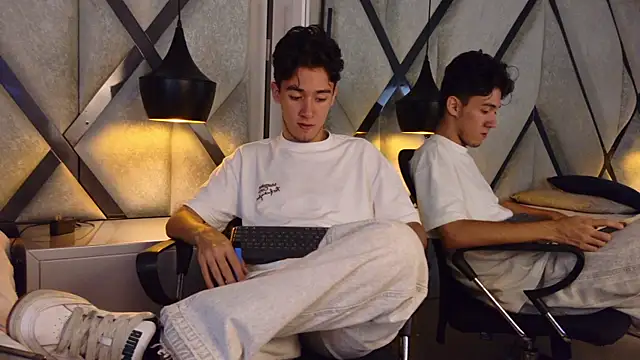 แชท XXX สดของ Austin_Reeds_