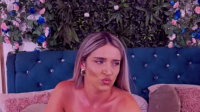 Chat XXX en directo de CherryMuse_