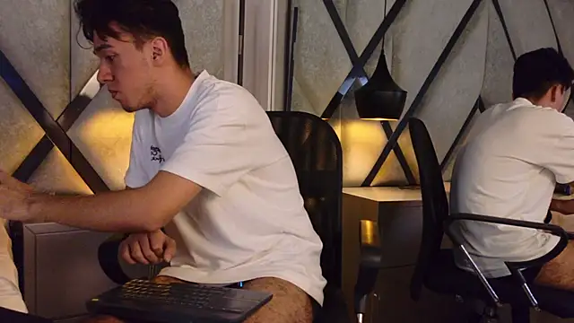 แชท XXX สดของ Austin_Reeds_