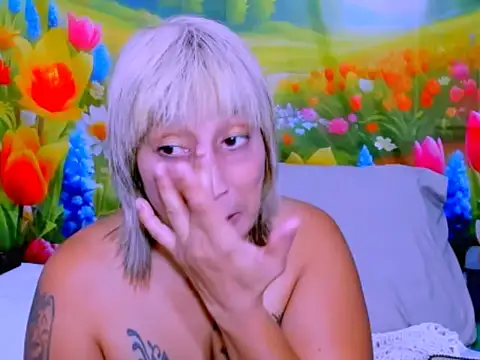indianroxy élő XXX-chatje