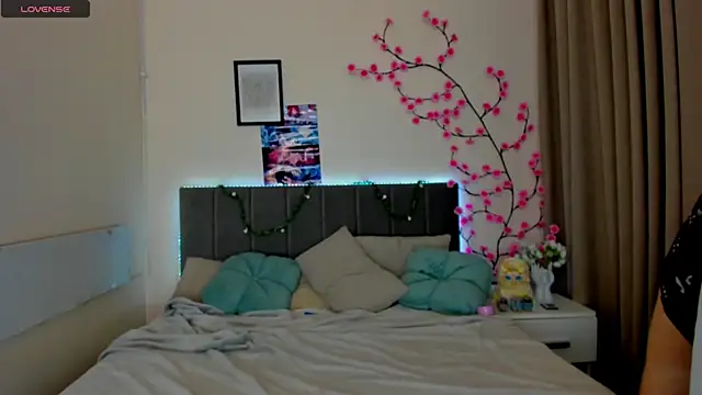 DellaRows Adlı Modelin Canlı XXX Sohbeti