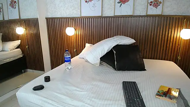 Ariana_Wayne Chat XXX live