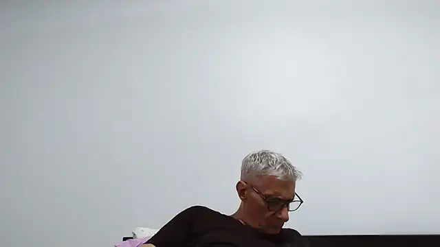 Chat XXX en directo de BIGUNCUTHARDCOCK