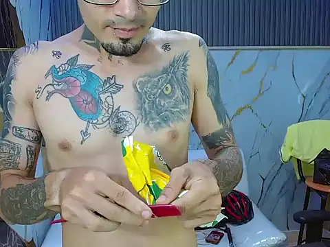 Boy_tatto77 现场XXX聊天