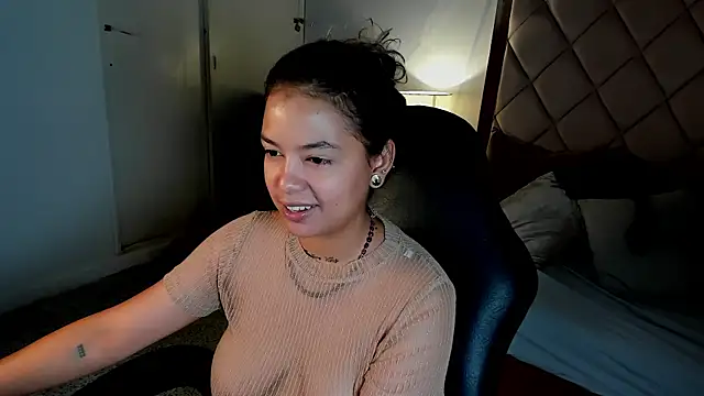 dulce_lyraa1's Live XXX Chat