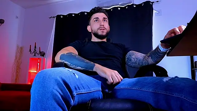MightyAaron66 现场XXX聊天