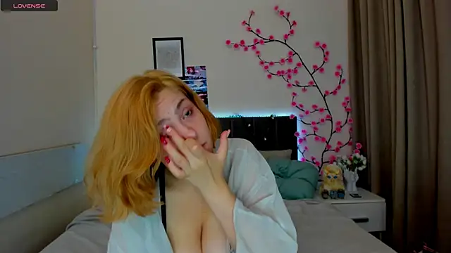 Chatroom XXX en direct de DellaRows